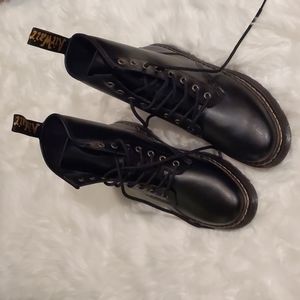 Dr. Airwair Martens boots size 8